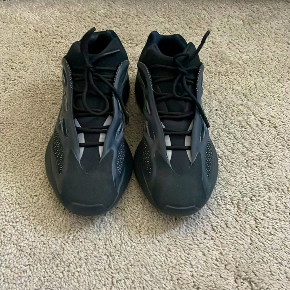 Yeezy 700 v3